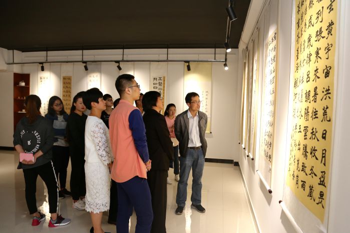 艺术学院隆重举办2017级新生书画展